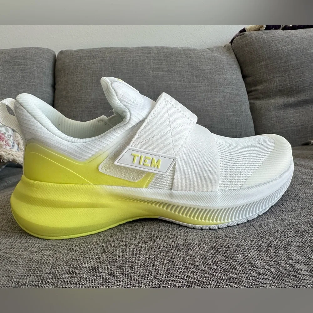 Tiem Lynx Size 6 Never Worn! With cleat set